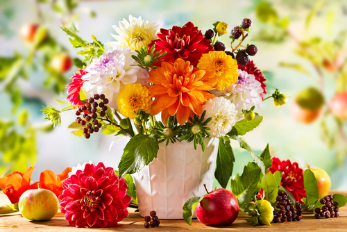 Autumn,still,life,with,garden,flowers.,beautiful,autumnal,bouquet,in